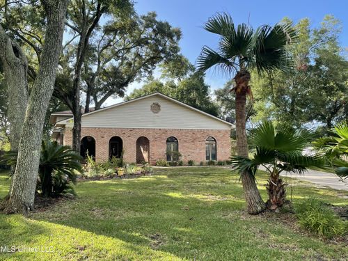 2524 Greenview Dr, Gulfport, MS, 39507-2200 | Card Image