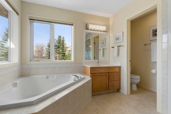 461 Sienna Heights Hill Sw, House other with 3 bedrooms, 3 bathrooms and 4 parking in Calgary AB | Image 19