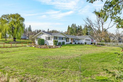 2331 Old Stage Rd, Central Point, OR, 97502-1382 | Card Image
