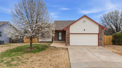 4914 S Custer Cir, Wichita, KS, 67217-4055 | Card Image