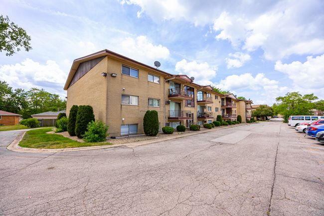 APT-1E - 18361 Glen Oak Ave, Condo with 2 bedrooms, 1 bathrooms and 1 parking in Lansing IL | Image 18