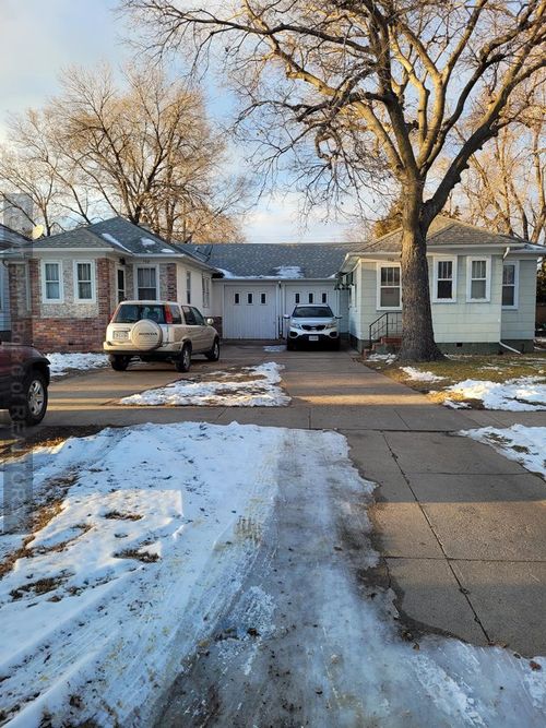 110-108-110 E 8th St, Grand Island, NE, 68801-4327 | Card Image