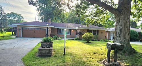8 Deep River Dr, Hobart, IN, 46342-5749 | Card Image