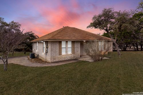 114 Deer Oaks Dr, Lakehills, TX, 78063-6294 | Card Image