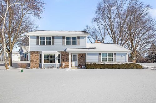 4826400 Bayberry Ct, Pewaukee, WI, 53072-1135 | Card Image