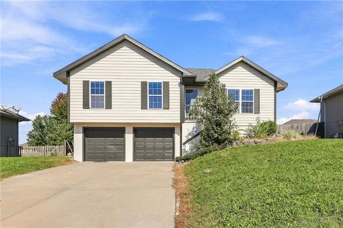 2222 Chanticleer St, Excelsior Springs, MO, 64024-8161 | Card Image