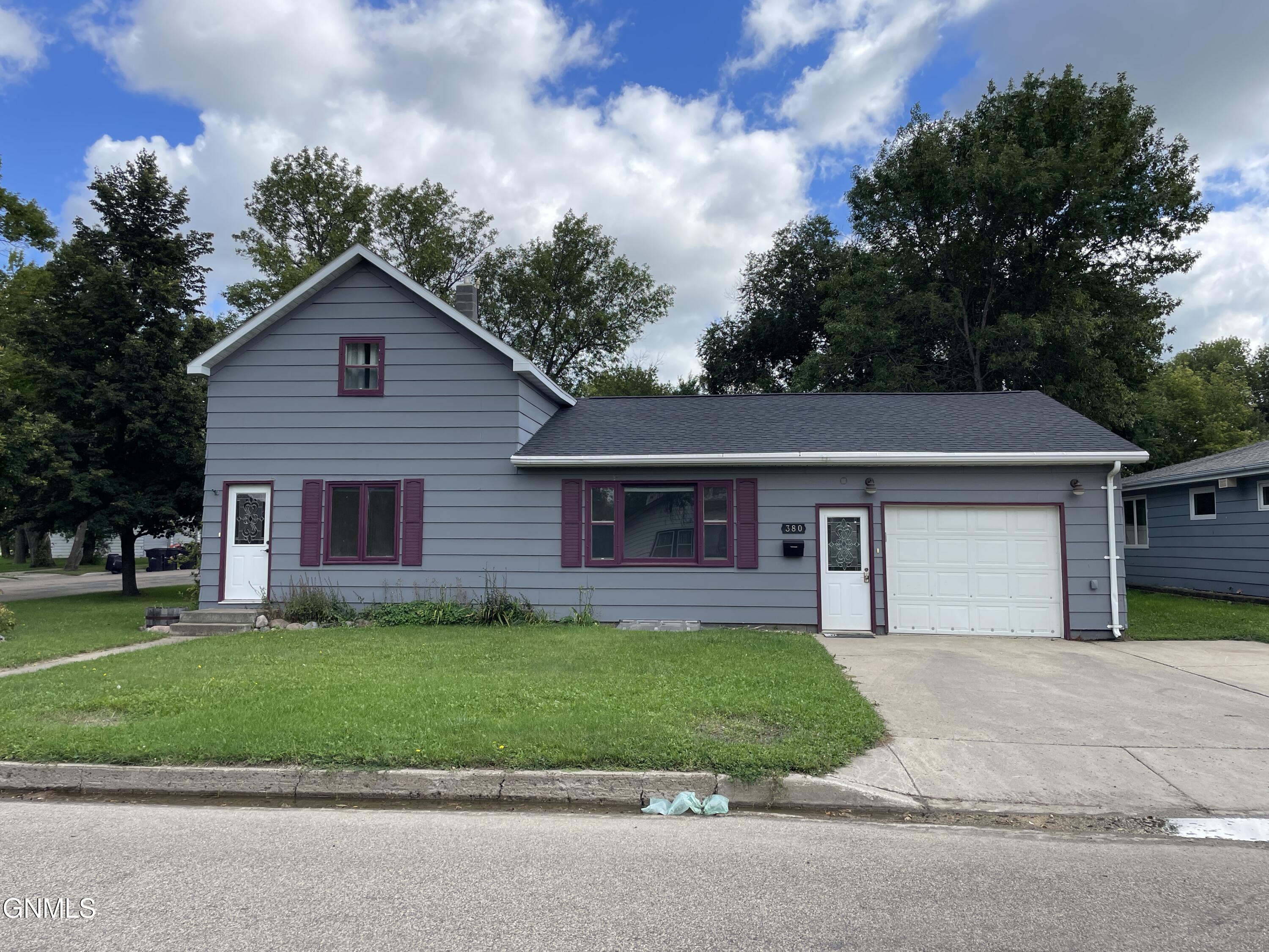 8th Ave, Carrington, ND 58421