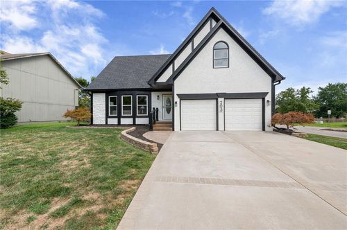 205 Johnston Pkwy, Raymore, MO, 64083-9250 | Card Image