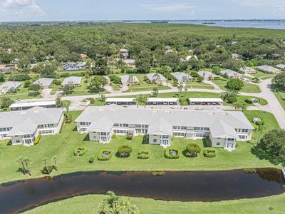 373 - 373 N Grove Isle Circle, Condo with 2 bedrooms, 2 bathrooms and null parking in Vero Beach FL | Image 2