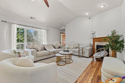 12155 W Virginia Cir, Franklin, WI, 53132-2049 | Card Image