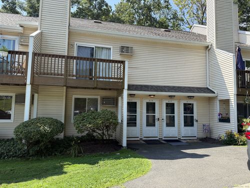 apt-26-10-8 Rose Ln, Danbury, CT, 06811-6722 | Card Image