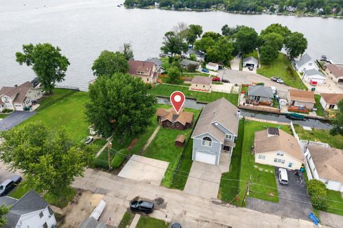 27 Atwater Pkwy, Fox Lake, IL, 60020-1501 | Card Image