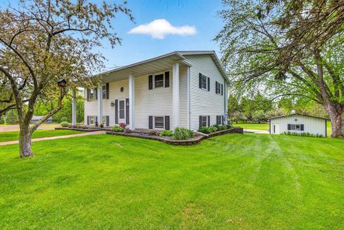 1858 Oakridge Road, NEENAH, WI, 54956 | Card Image
