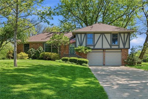 16537 Glenwood St, Stilwell, KS, 66085-9274 | Card Image