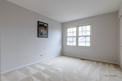 12 Sommerset Ln, Lincolnshire, IL, 60069-3434 | Card Image