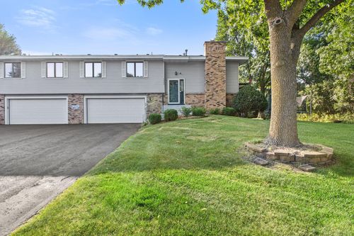 5662 Royal Oaks Dr, Shoreview, MN, 55126-3402 | Card Image