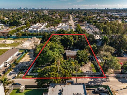 13265 Alexandria Dr, Opa-Locka, FL, 33054-4717 | Card Image