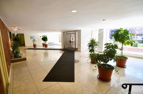 apt-1r-2 Sadore Ln, Yonkers, NY, 10710-4847 | Card Image