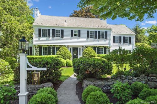 7 Meadow Pl, Larchmont, NY, 10538-3228 | Card Image