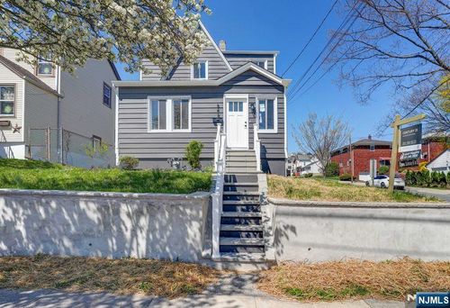 648 9th St, Carlstadt, NJ, 07072-1709 | Card Image