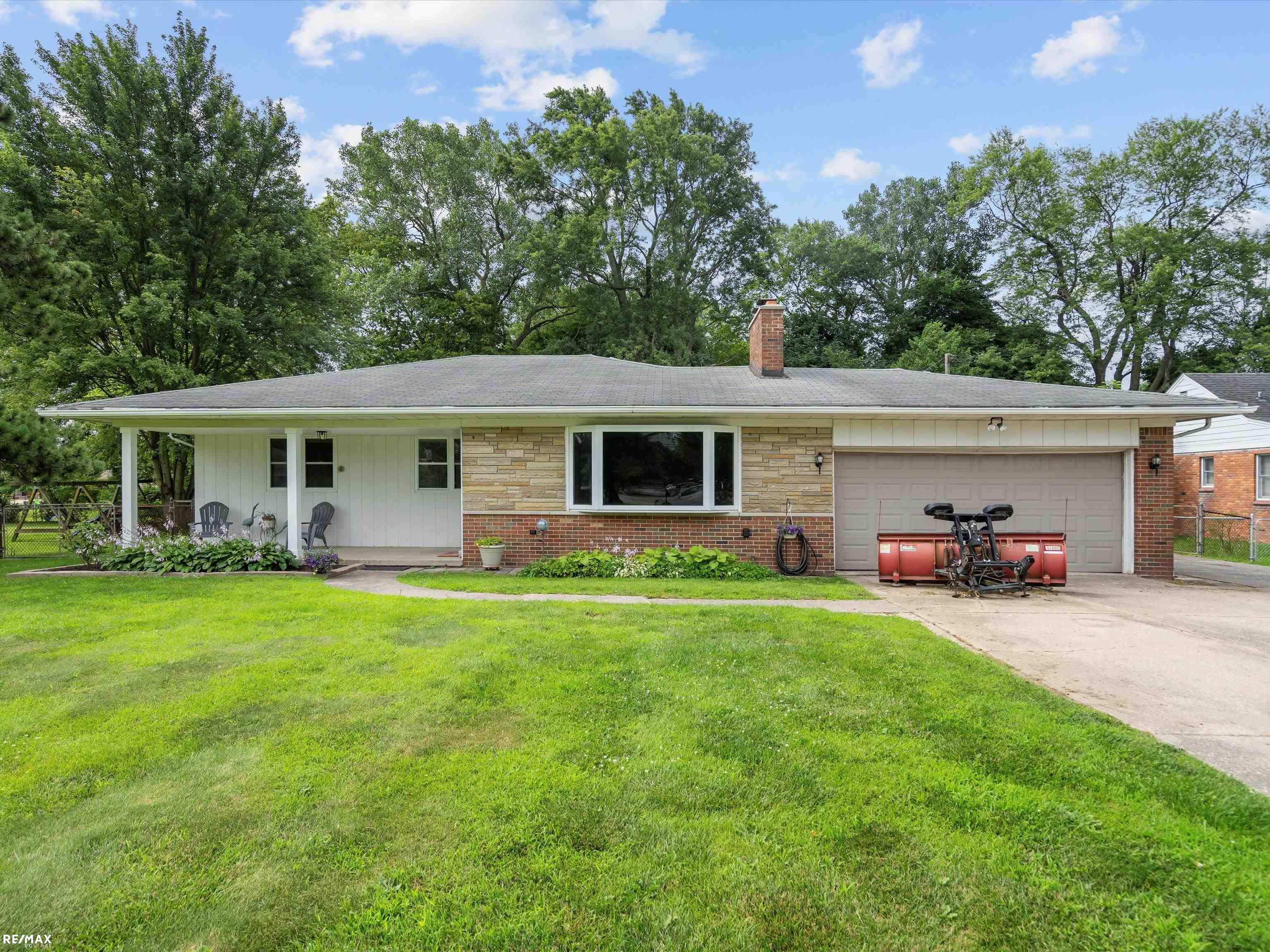 Moravian Dr, Clinton Township, MI 48035