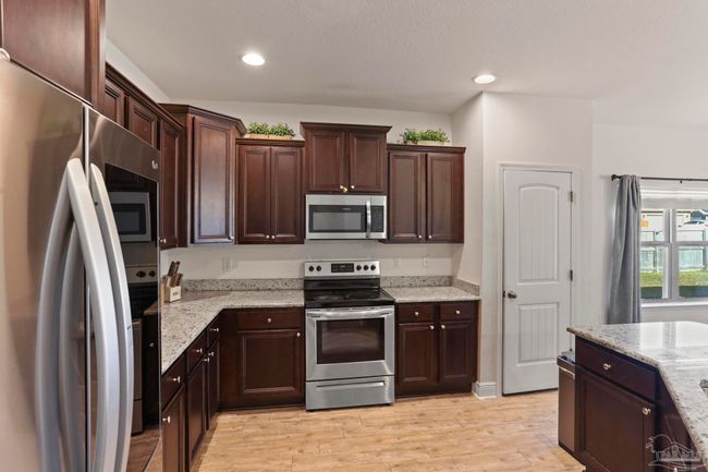 422 Chickadee St, House other with 4 bedrooms, 2 bathrooms and 2 parking in Crestview FL | Image 17
