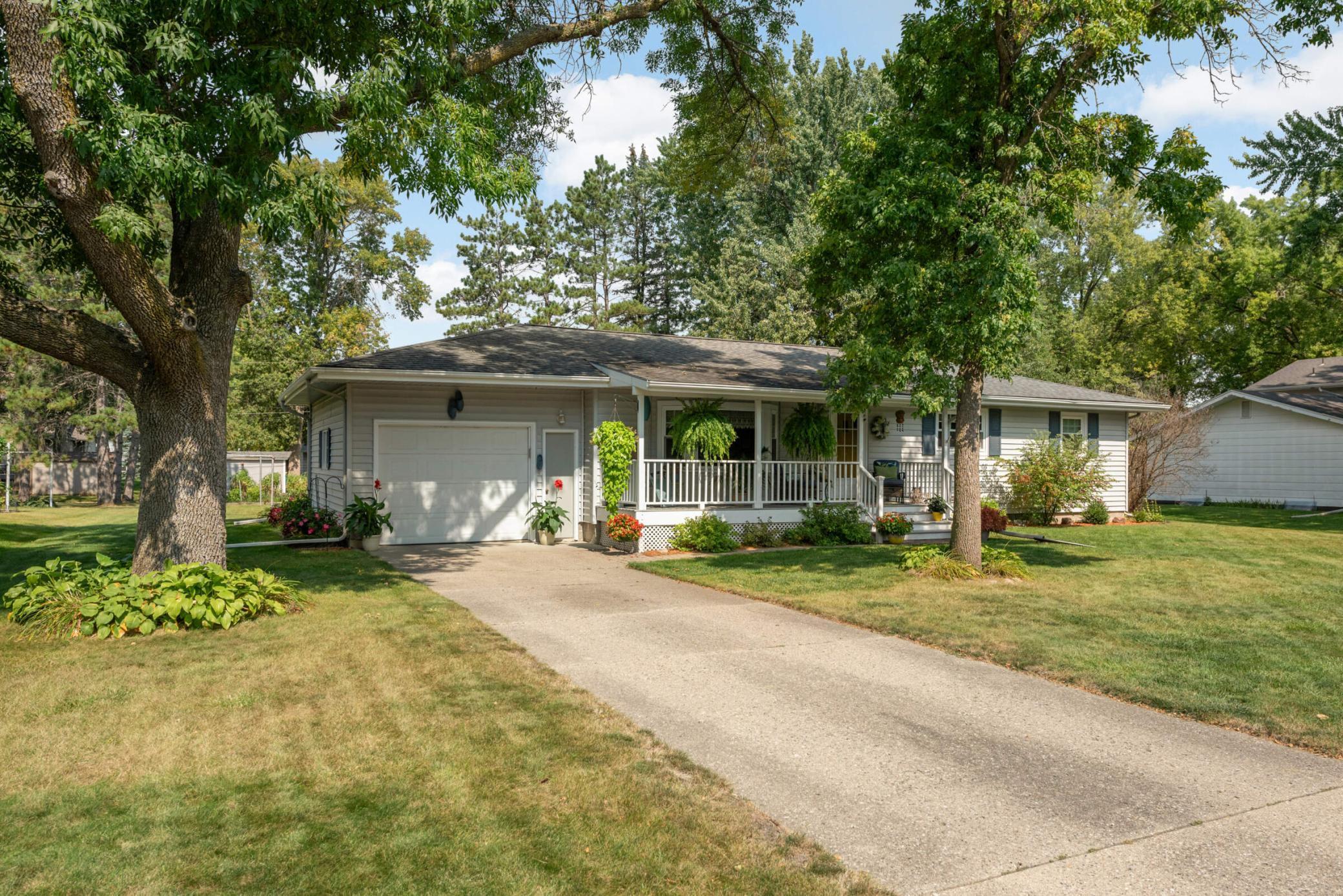 Oak Ave, Montgomery, MN 56069