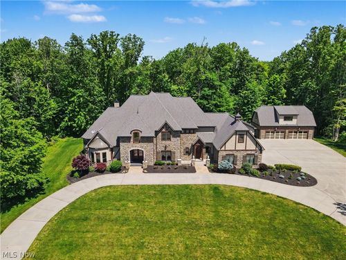 215 Brighton Ln, Stow, OH, 44224 | Card Image