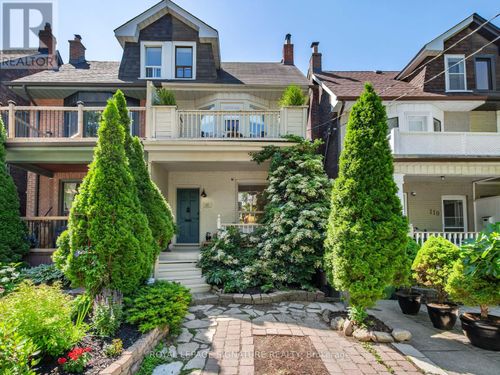 121 Ivy Avenue, Toronto (South Riverdale), ON, M4L2H8 | Card Image