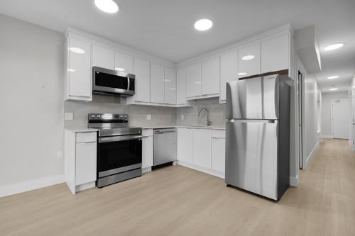 406-3050 Kingsway, Vancouver, BC, V5R5J7 | Card Image