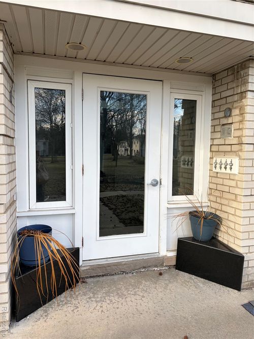 unit-b-217-4113 Telegraph Road, Bloomfield Hills, MI, 48302 | Card Image