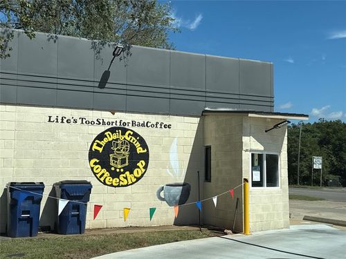 201 N Rodeo Dr, Comanche, OK, 73529-1421 | Card Image