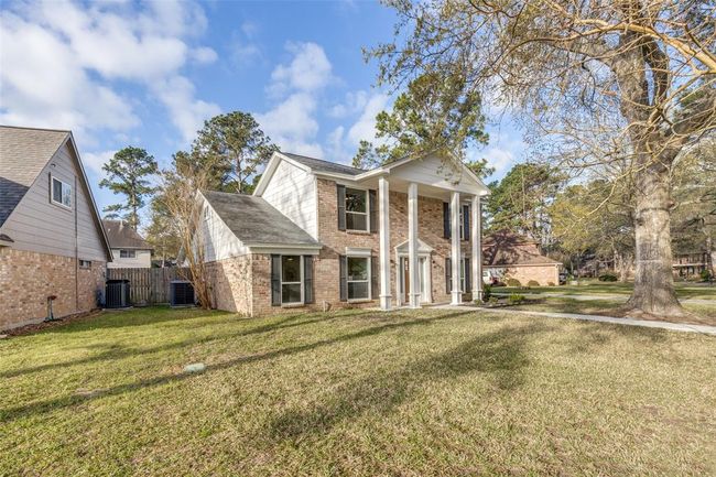 Large front yard | Image 33