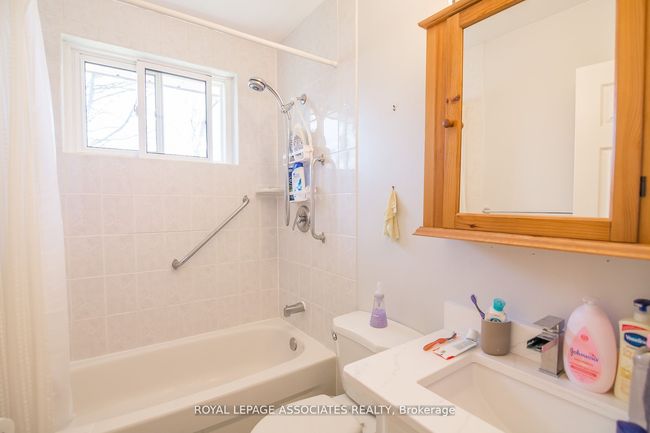 846 Antonio St, House other with 3 bedrooms, 1 bathrooms and 4 parking in Pickering ON | Image 7