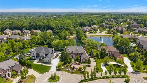 2848 Croftshire Ct, Rochester, MI, 48306-4925 | Card Image