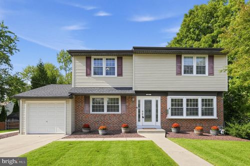 685 Arbor Ln, WARMINSTER, PA, 18974-2112 | Card Image