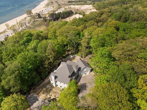 690 Dunegrass Circle Dr, Saugatuck, MI, 49453-8805 | Card Image