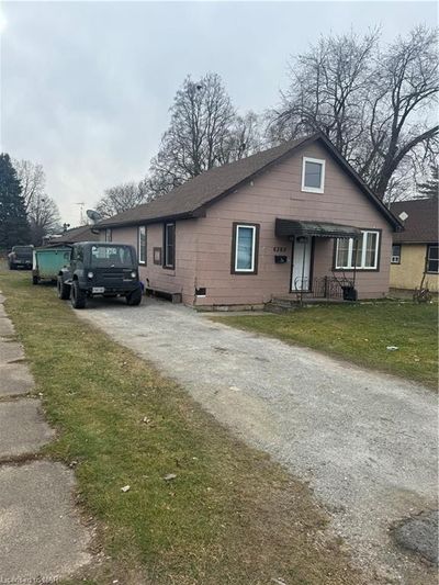 6360 Mcleod Rd, House other with 3 bedrooms, 1 bathrooms and 7 parking in Niagara Falls ON | Image 2