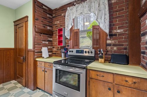 35 Chesterfield Rd, Worcester, MA, 01602 | Card Image