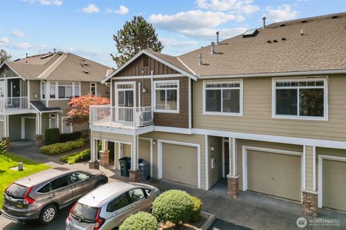 535 241st Ln Se, Sammamish, WA, 98074-3681 | Card Image