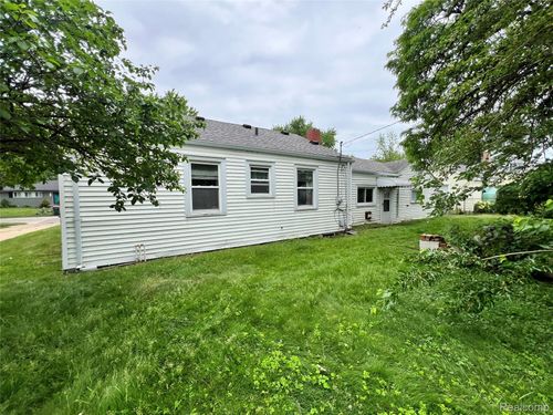21634 Lange St, Saint Clair Shores, MI, 48080-3941 | Card Image
