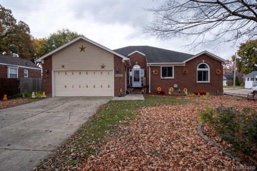 20400 Martin Rd, Saint Clair Shores, MI, 48081-1047 | Card Image