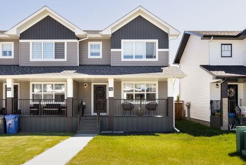 250 Halifax Close, Penhold, AB, T0M1R0 | Card Image