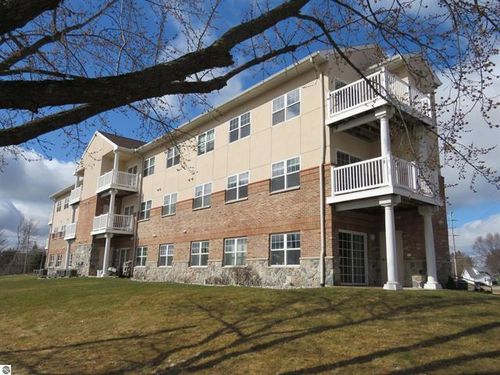 208-301 N Lake St, Cadillac, MI, 49601-1881 | Card Image