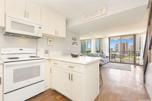apt-901-739 Hausten St, Honolulu, HI, 96826-3051 | Card Image