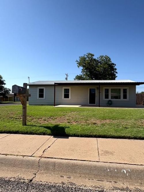 2100 40th St, Snyder, TX, 79549-6049 | Card Image