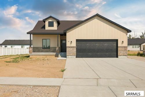 32 N Hemlock, Rigby, ID, 83442-5693 | Card Image