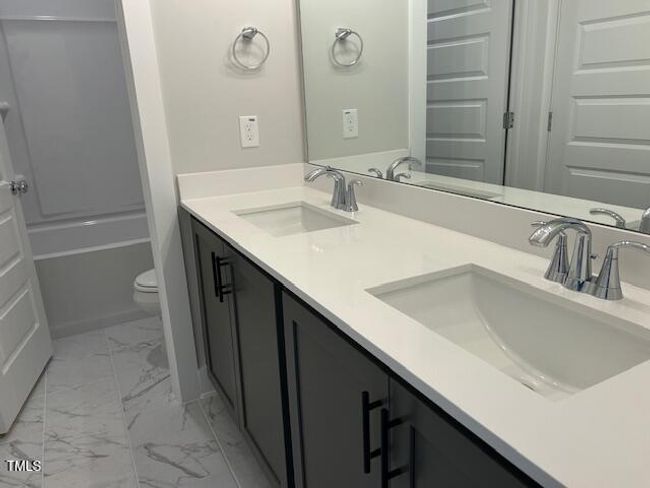 Jack & Jill Bath | Image 14