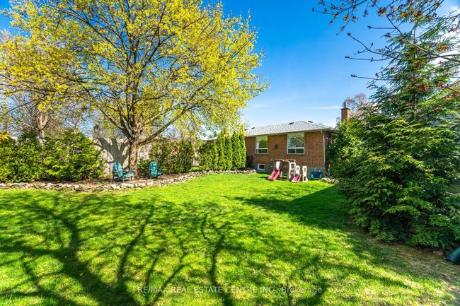 55 Mallard Cres, House attached with 4 bedrooms, 2 bathrooms and 3 parking in Brampton ON | Image 29
