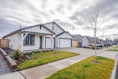 3578 Nw 10th Place, Redmond, OR, 97756 | Card Image